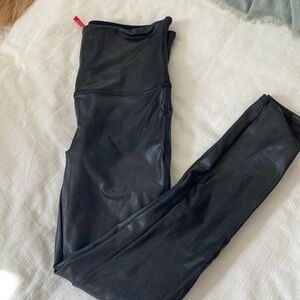 Spank faux leather legging
